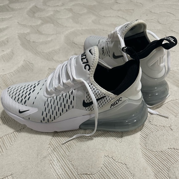 Nike - Picture 3 of 5